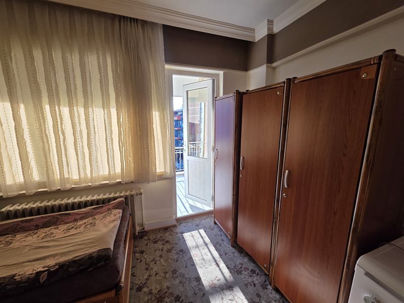 Burdur erkek apart balkon çıkışlı gardıroplu oda