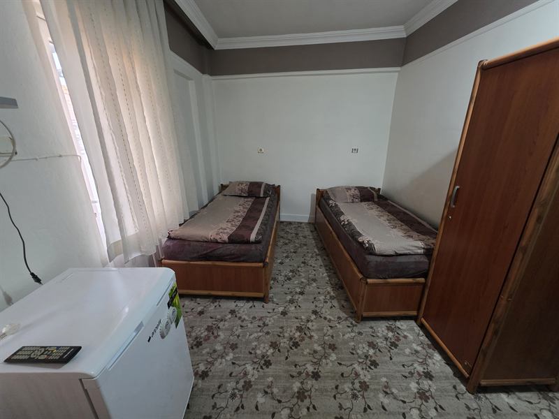 Burdur erkek apart iki kişilik oda, iki ayrı yatak ve gardırop